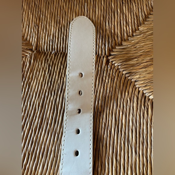 White leather belt with silver buckle unisex size 32 - Picture 5 of 10